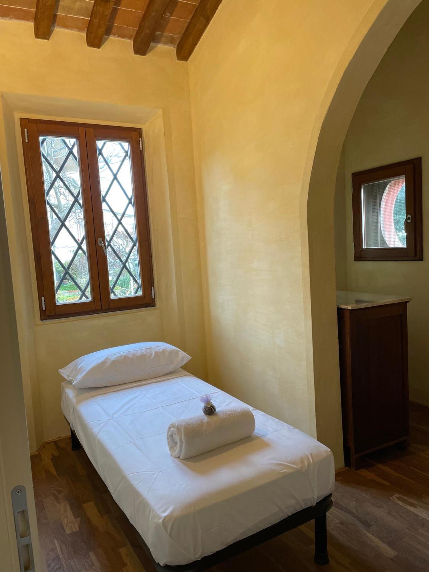 Casa Vacanze Le Due Torri Vada Exterior foto